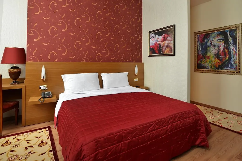 Hotel Austria Tirana 4*,
